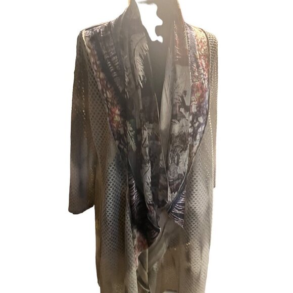 Gently used grey feather print Cardin size medium - Picture 11 of 16
